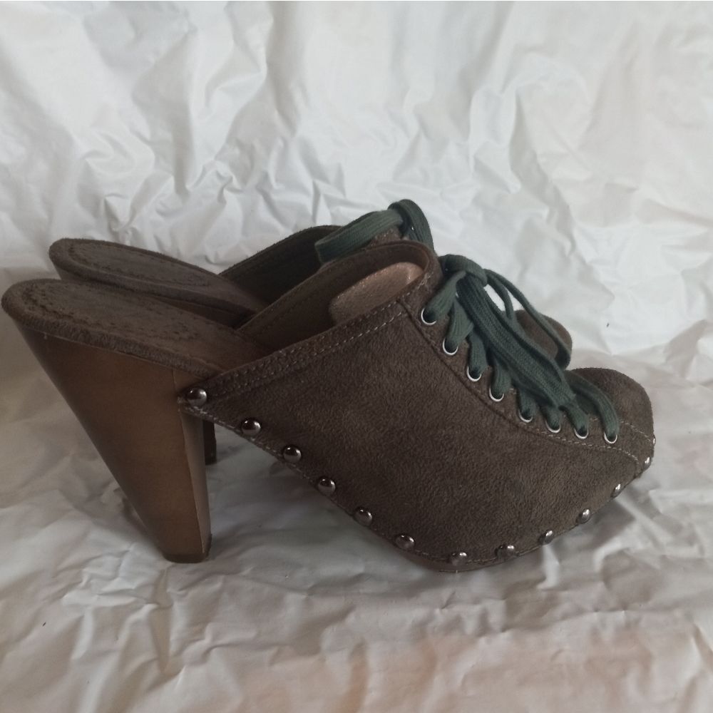 Bumper Clogs Moss Green Microsuede Size 8.5 Laced-Up Design